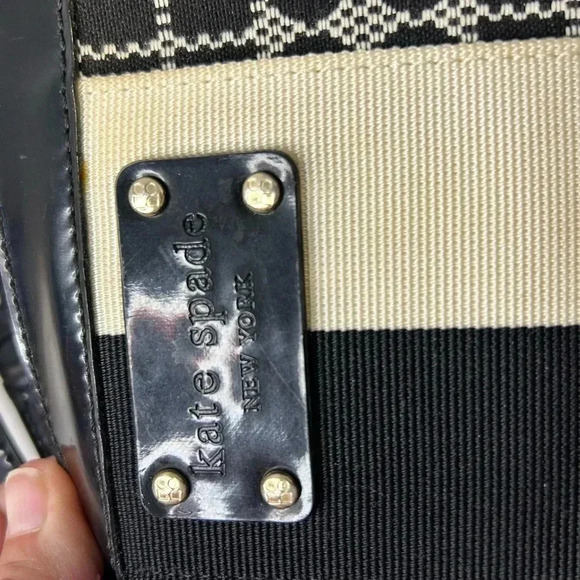 Kate spade cross body handbag. no tags. But never carried adjustable strap. - Picture 7 of 12